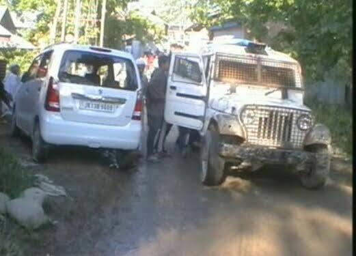 Policeman killed as suspected militants attack NC Distt Prez in Pulwama